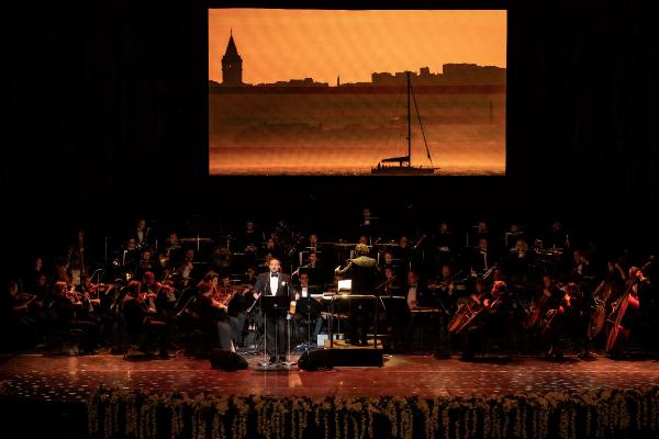 Tenor Murat Karahan, AKM sahnesinde konser verdi