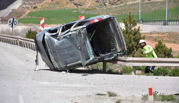 TIR ile hafif ticari aracın çarpıştığı kaza kamerada