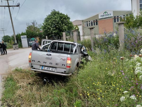 TIR ile kamyonet çarpıştı: 1 ölü, 3 yaralı