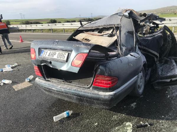 TIR'a arkadan çarpan depremzede sürücü yaralandı, eşi öldü