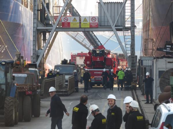 Tuzla'da gemi yangını