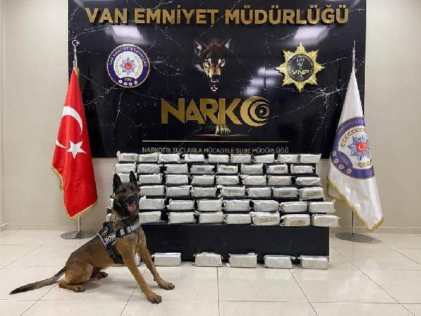 Van'da 60 kilo eroini Bobi buldu