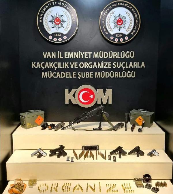 Van'da çok sayıda silah ve mühimmat ele geçirildi; 1 tutuklama