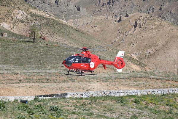 Van'da kalp krizi geçiren hastaya ambulans helikopterle sevk