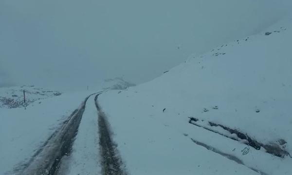 Van'da yüksek kesimlere kar yağdı