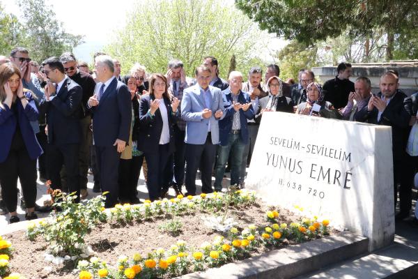 Yunus Emre, 702’nci yıl dönümünde, kabri başında anıldı