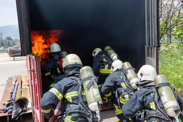 Bursa'nın yeni itfaiyecileri tatbikatlarla her koşula hazır