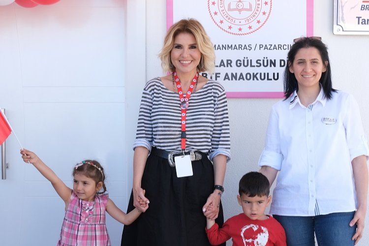 Gülben Ergen'den 44'üncü ana okulu