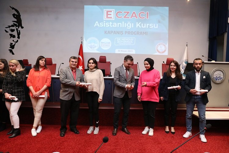 Kayseri Büyükşehir'in eczacı asistanlığı kursu sona erdi