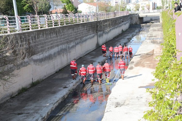 Kayseri Kocasinan'da kanal temizliği