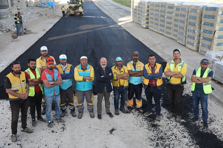 Kayseri Kocasinan'da sezonun ilk asfaltı döküldü