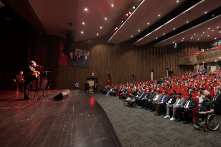 Kocaeli'nde Uğur Işılak'la 19 Mayıs Bayramı coşkusu