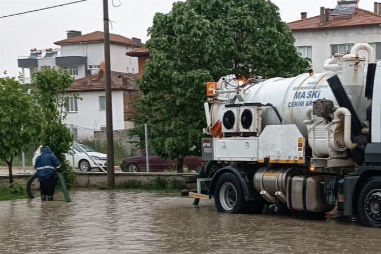 Manisa Selendi'de sağanak yağış teyakkuza geçirdi