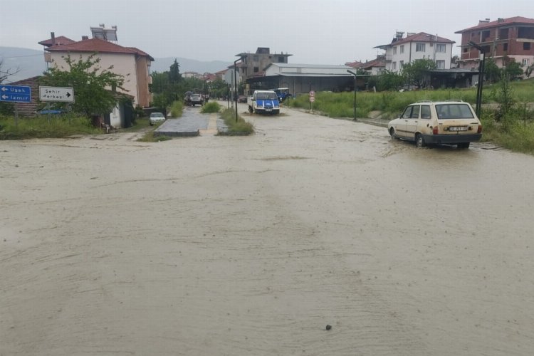 Manisa Selendi'de sağanak yağışa yoğun mesai