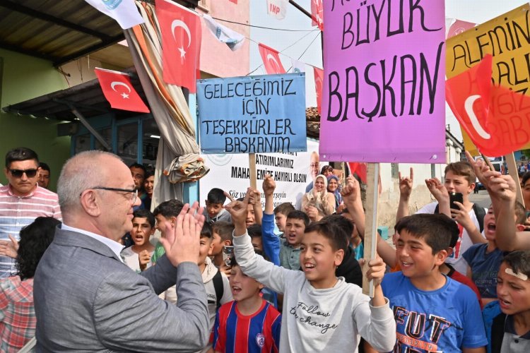 Manisa'da miting havasında karşılama