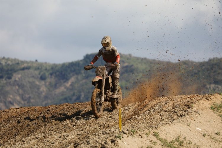 Motokros Şampiyonası nefes kesti