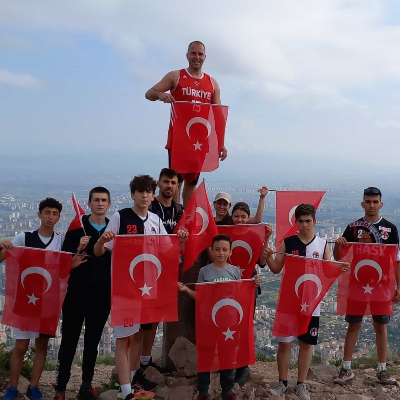 15. Geleneksel 29 Mayıs Ali Dağı Zirve Tırmanışı tamamlandı