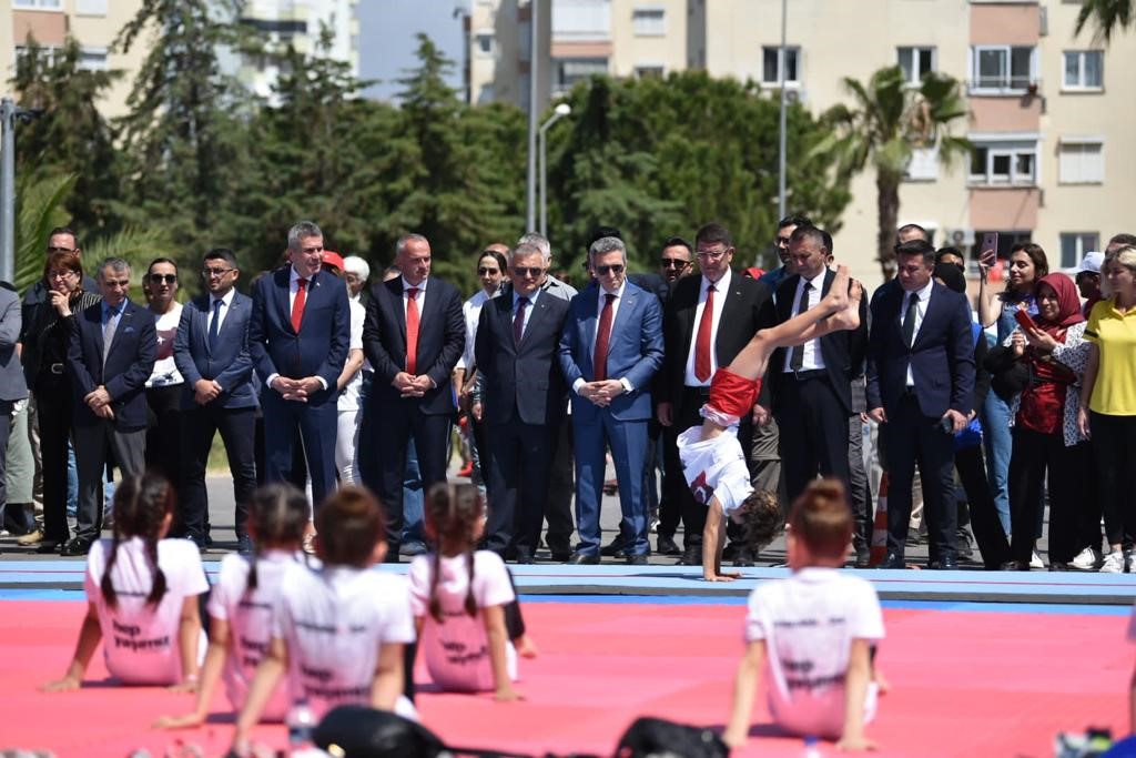 19 Mayıs Atatürk’ü Anma, Gençlik ve Spor Bayramı Antalya’da coşkuyla kutlandı