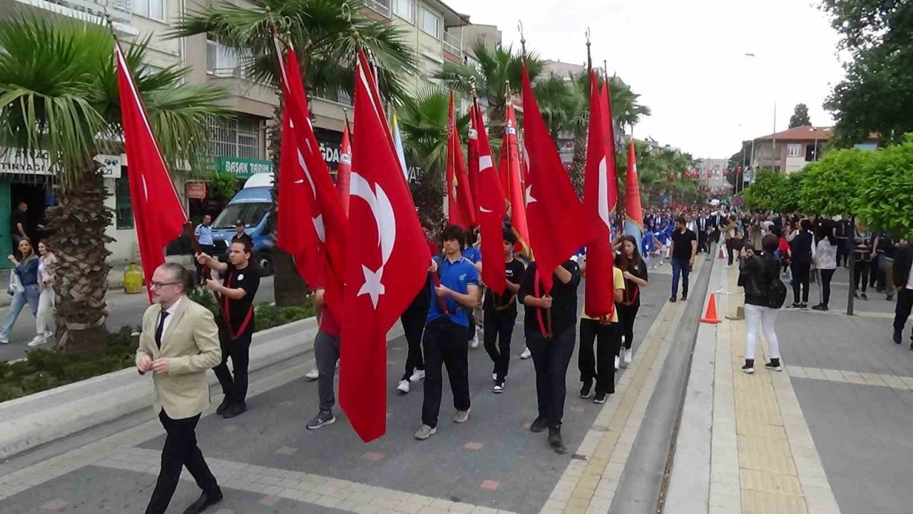 19 Mayıs Atatürk’ü Anma, Gençlik ve Spor Bayramı Edremit’te kutlandı