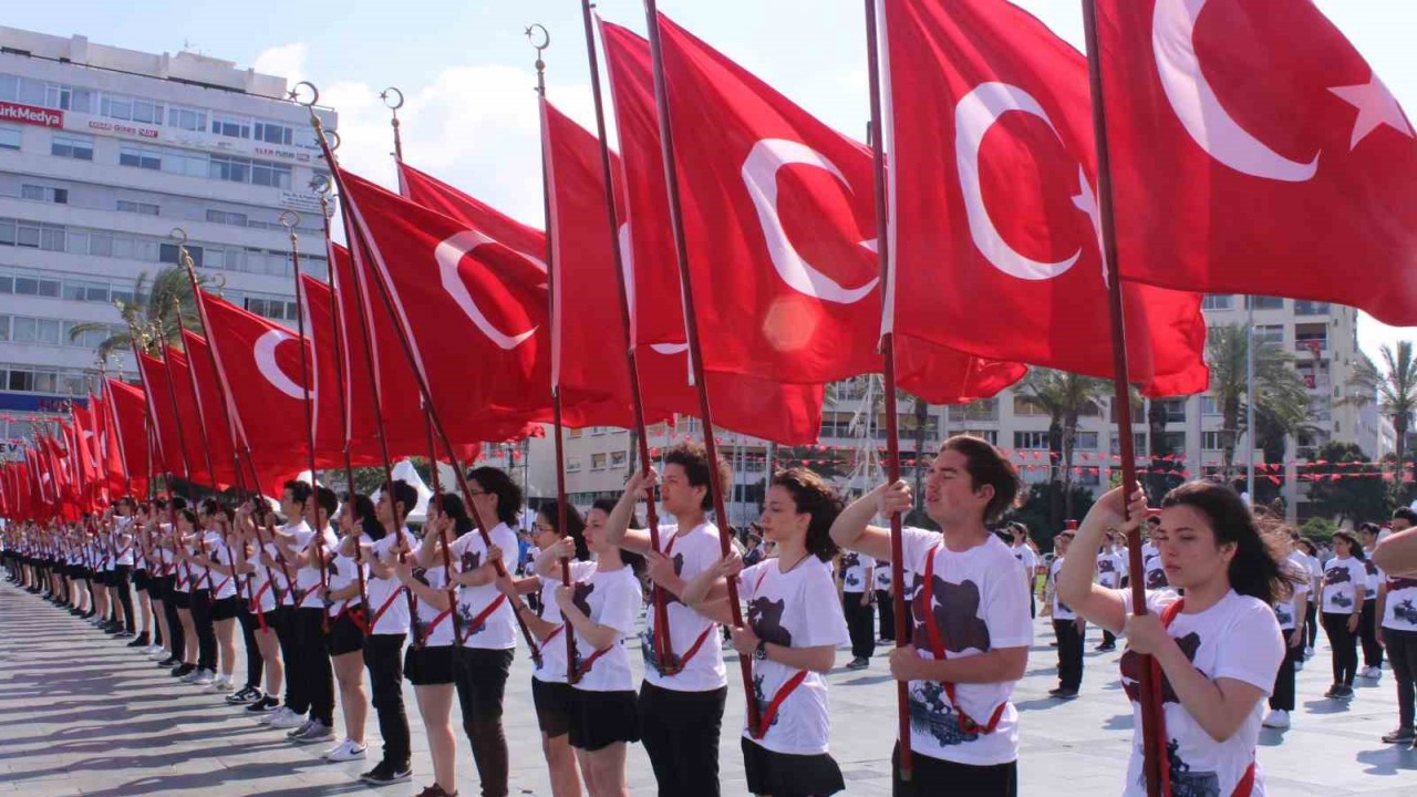 19 Mayıs İzmir’de coşkuyla kutlandı