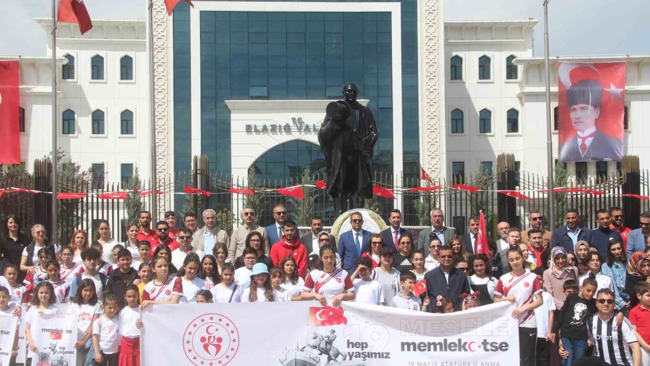 19 Mayıs kutlamaları çelenk sunma töreni ile başladı