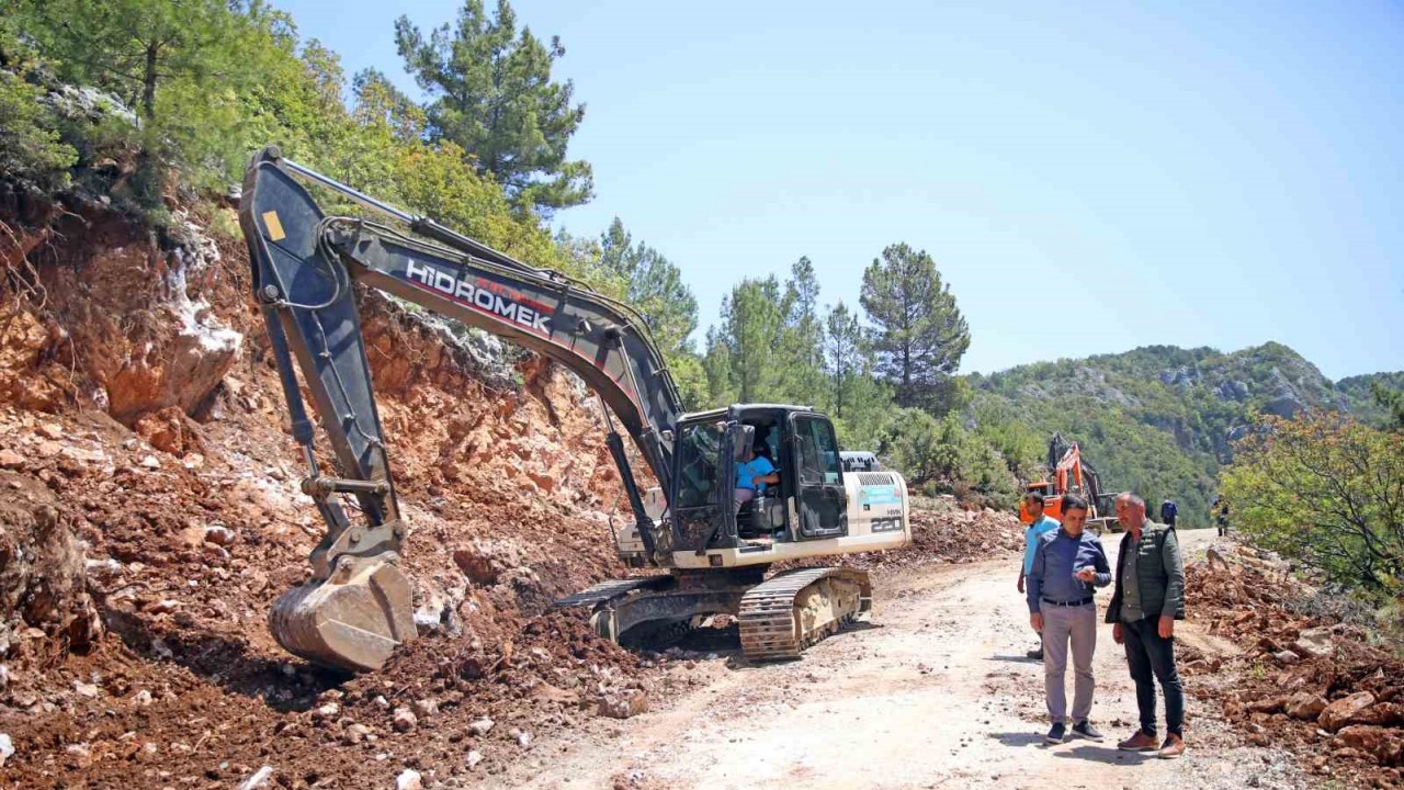 4 mahallenin kullandığı grup yolunun 5 kilometrelik bölümü genişletildi