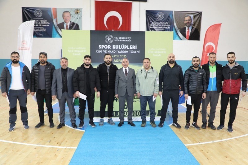 Ağrı’da Amatör Spor Kulüplerine 1 Milyon 80 Bin TL destek