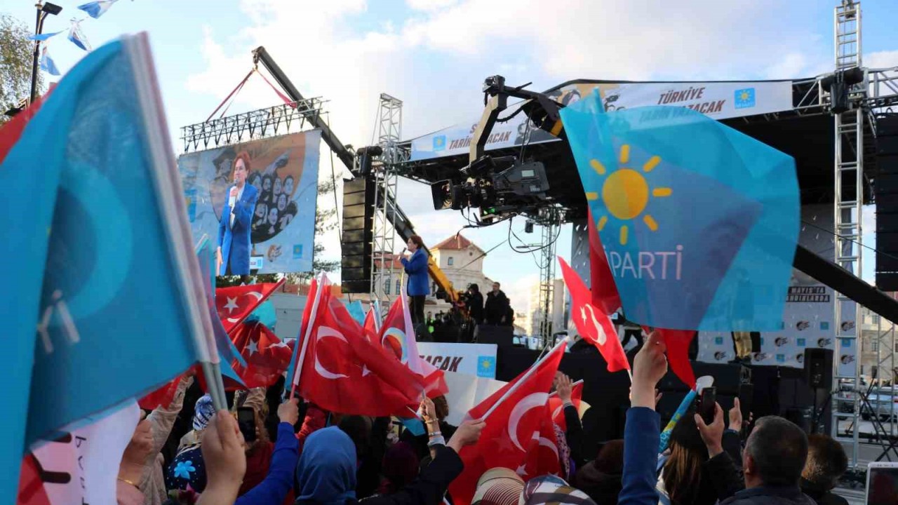 Akşener: "2 yıl içerisinde tüm Suriyelileri ülkelerine geri göndereceğiz”