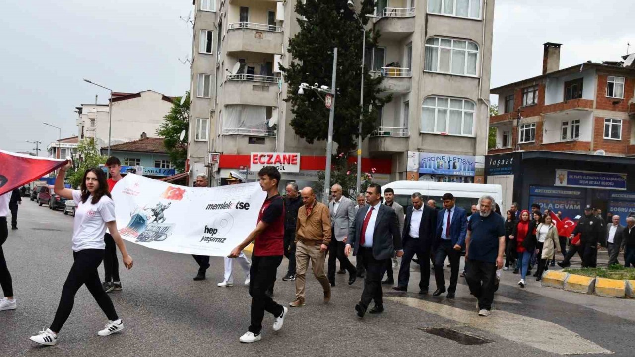 Altınova’da Gençlik Yürüyüşü yapıldı