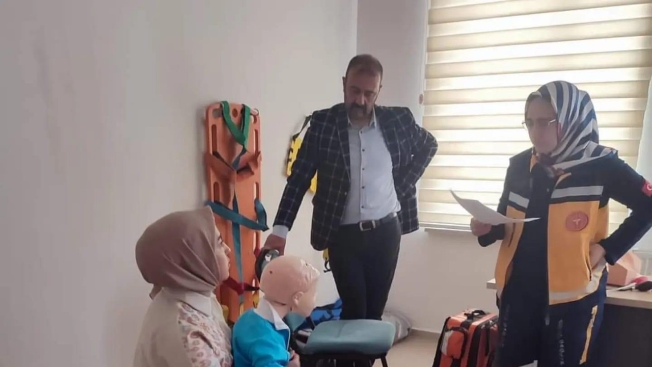 Ambulans görevlilerine eğitim verildi