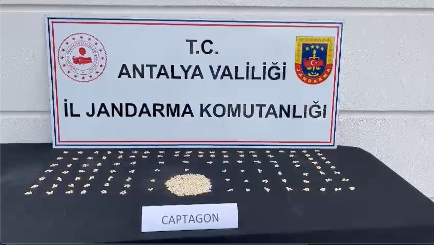 Antalya’da bin 427 adet uyuşturucu hap ele geçirildi