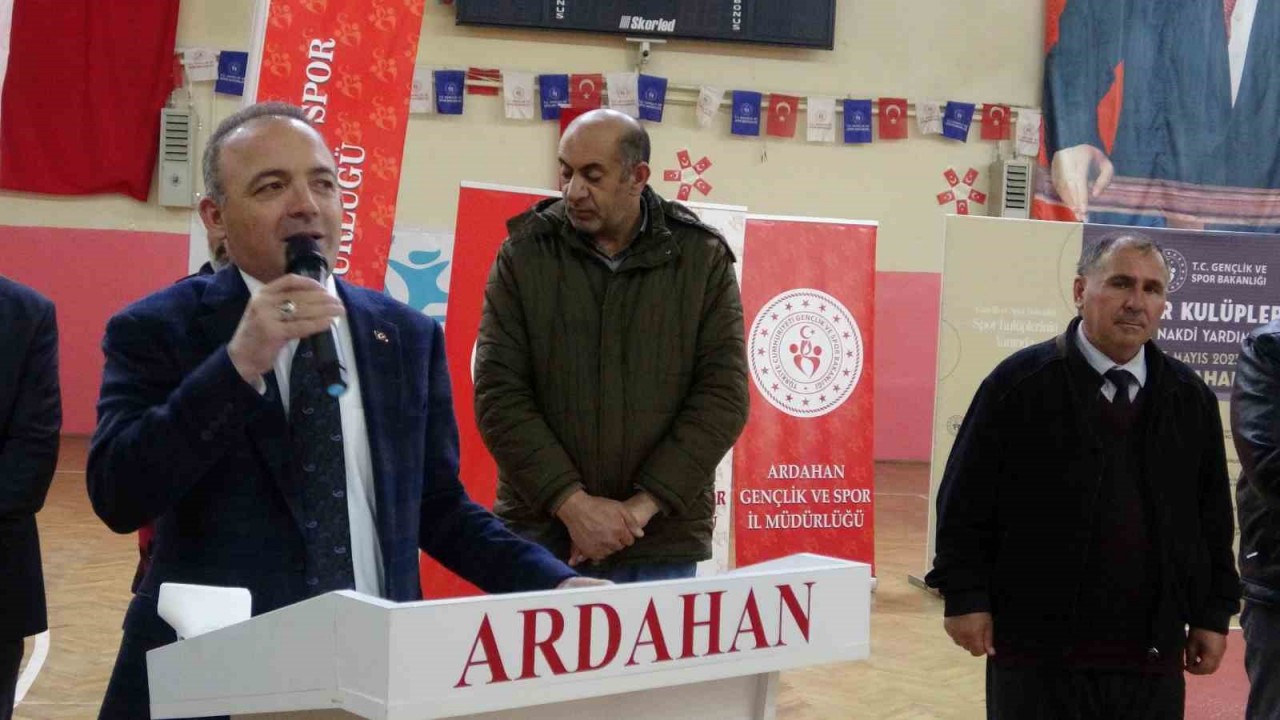 Ardahan’daki amatör spor kulüplerine ayni ve nakdi yardım yapıldı