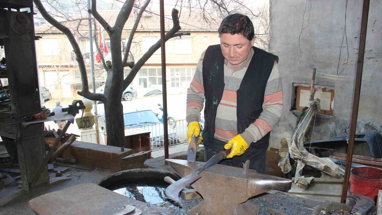 Atadan kalma yöntemle yapıyor siparişlere yetişmek için zamanla yarışıyor