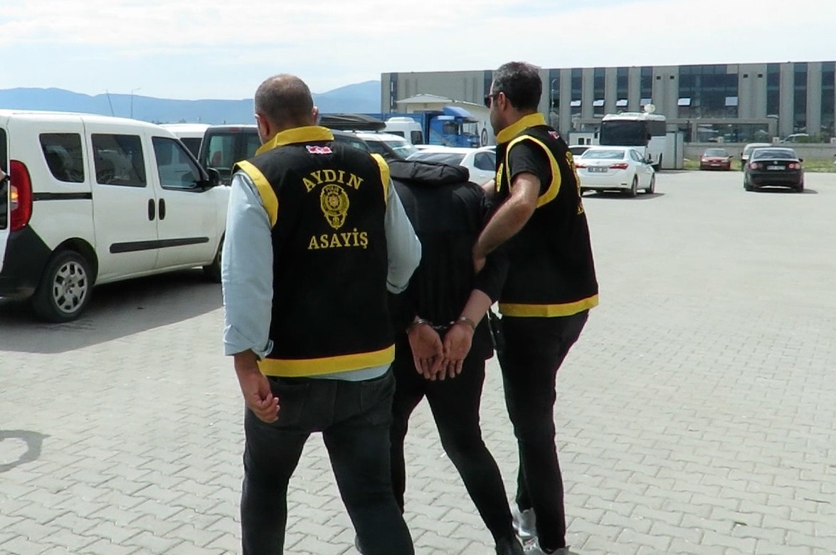 Aydın polisi dolandırıcıyı suçüstü yakaladı