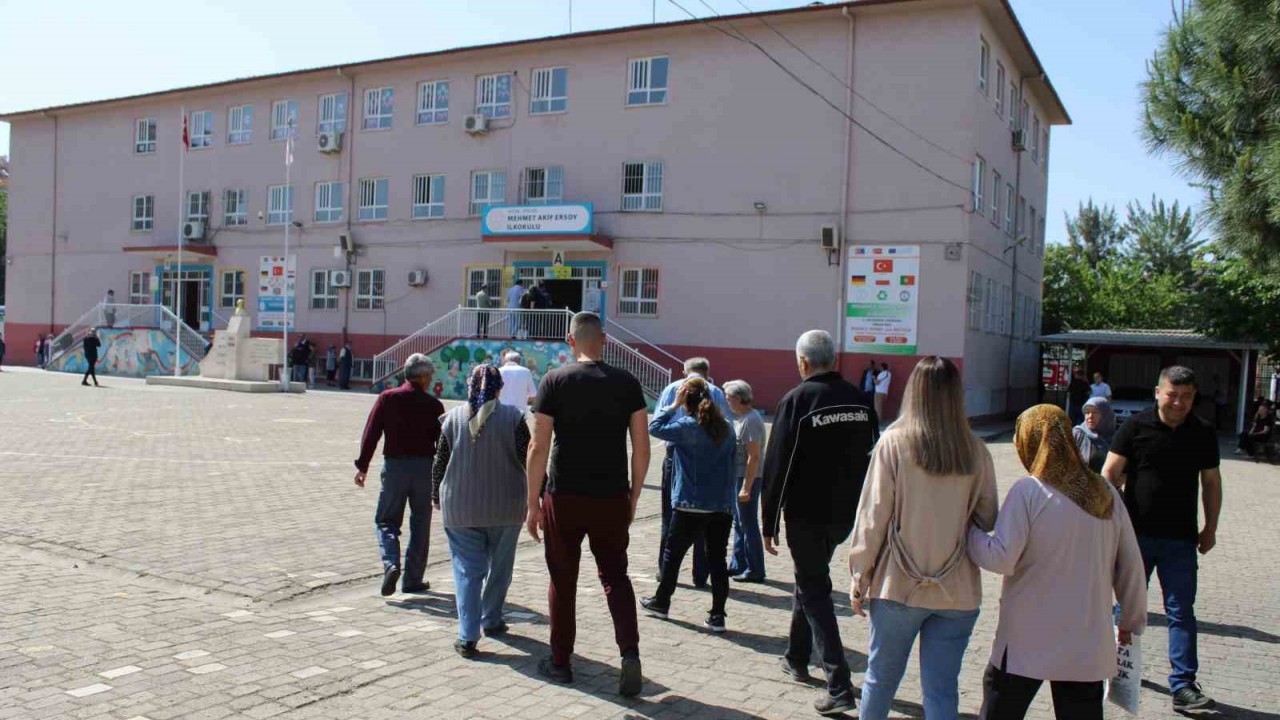 Aydın’da oy kullanma işlemi başladı