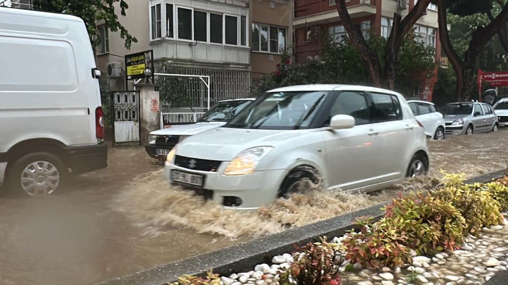 Aydın’ın iki ilçesinde sağanak yağış etkili oldu