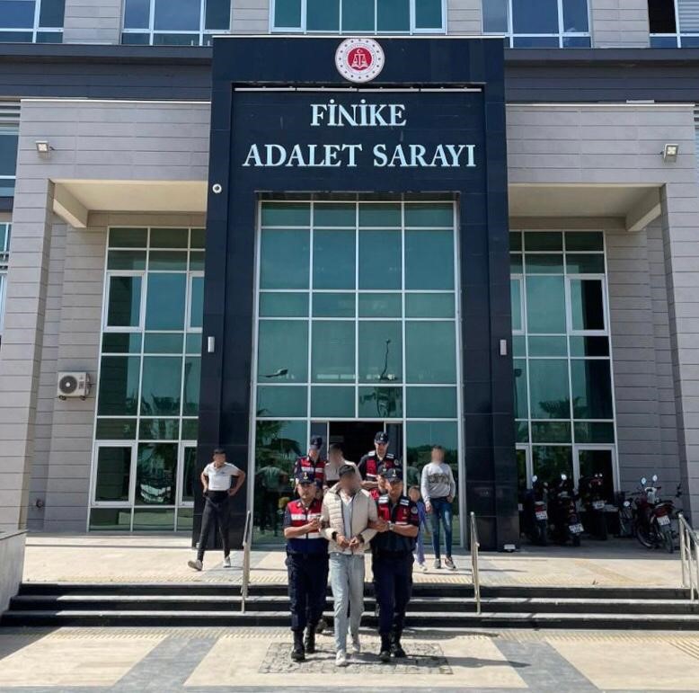 Bağ ve bahçe hırsızlarını jandarma yakaladı