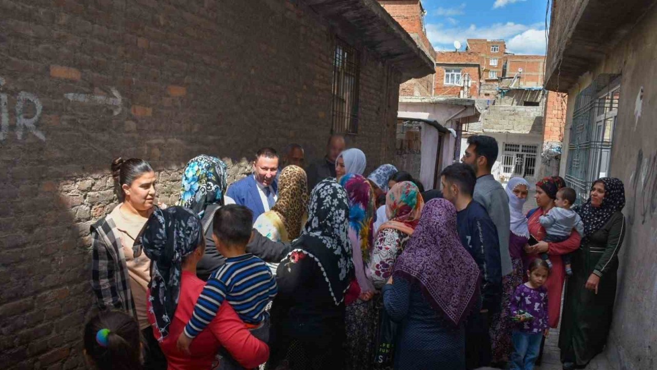 Bağlar Belediye Başkanı Beyoğlu, vatandaşlarla bir araya gelmeye devam ediyor