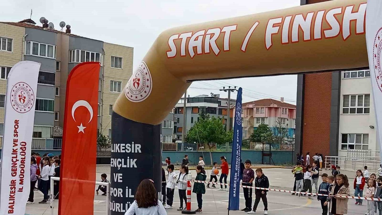 Balıkesir’de çocuk atletizm şenlikleri yapıldı