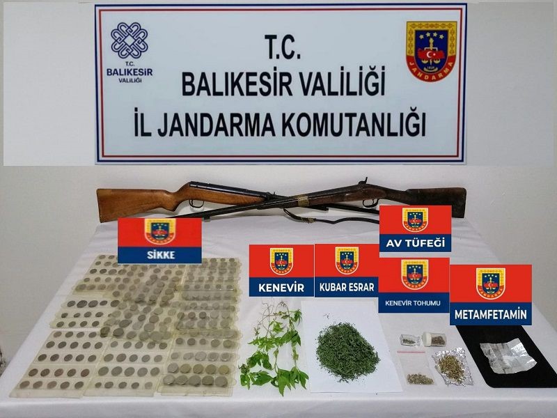 Balıkesir’de tarihi eser ve uyuşturucu satan 3 şahsa operasyon