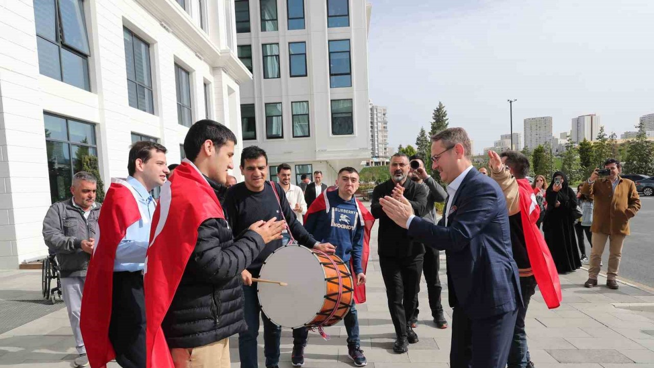 Başakşehir’in özel gençler davul zurnalı asker eğlencesi