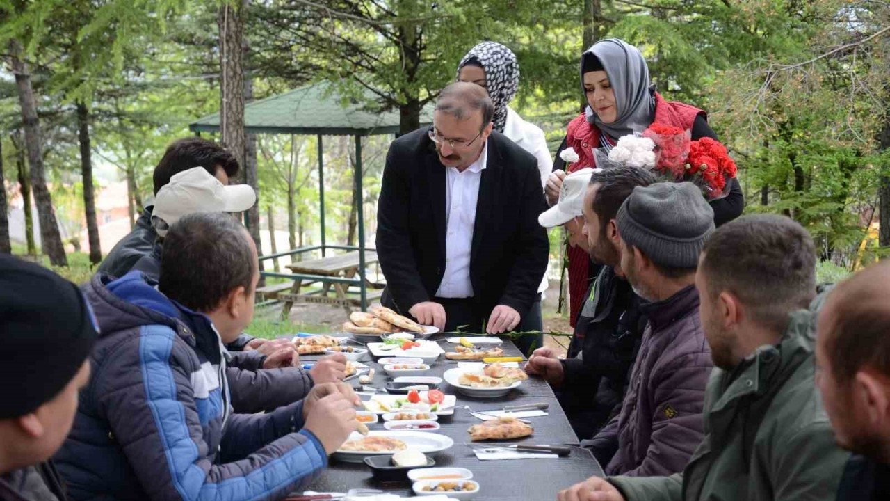 Başkan Doğan, belediye işçileriyle kahvaltıda bir araya geldi