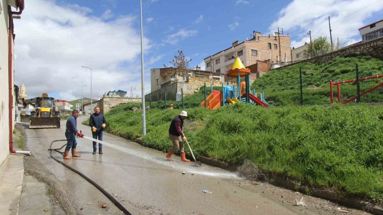 Bayburt’ta çevre temizlik çalışmaları sürüyor