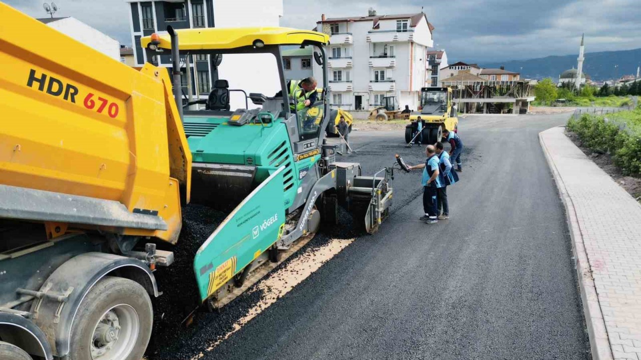 Bayraktar Caddesi’ne 650 ton asfalt serimi