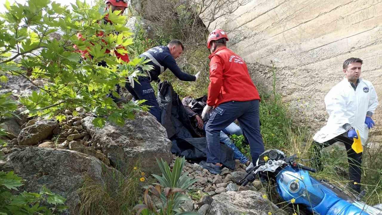 Burhaniye’de köprüden düşen motosikletli hayatını kaybetti