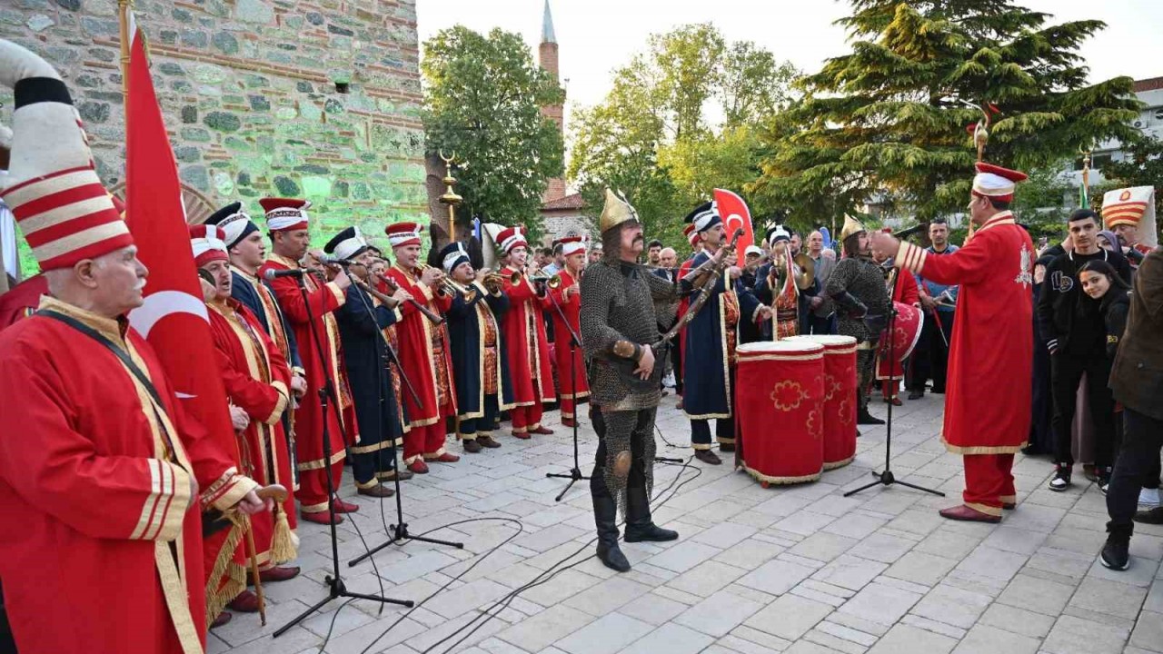 Bursa’nın tarihi hanlar ve çarşıları bir meydan daha kazandı