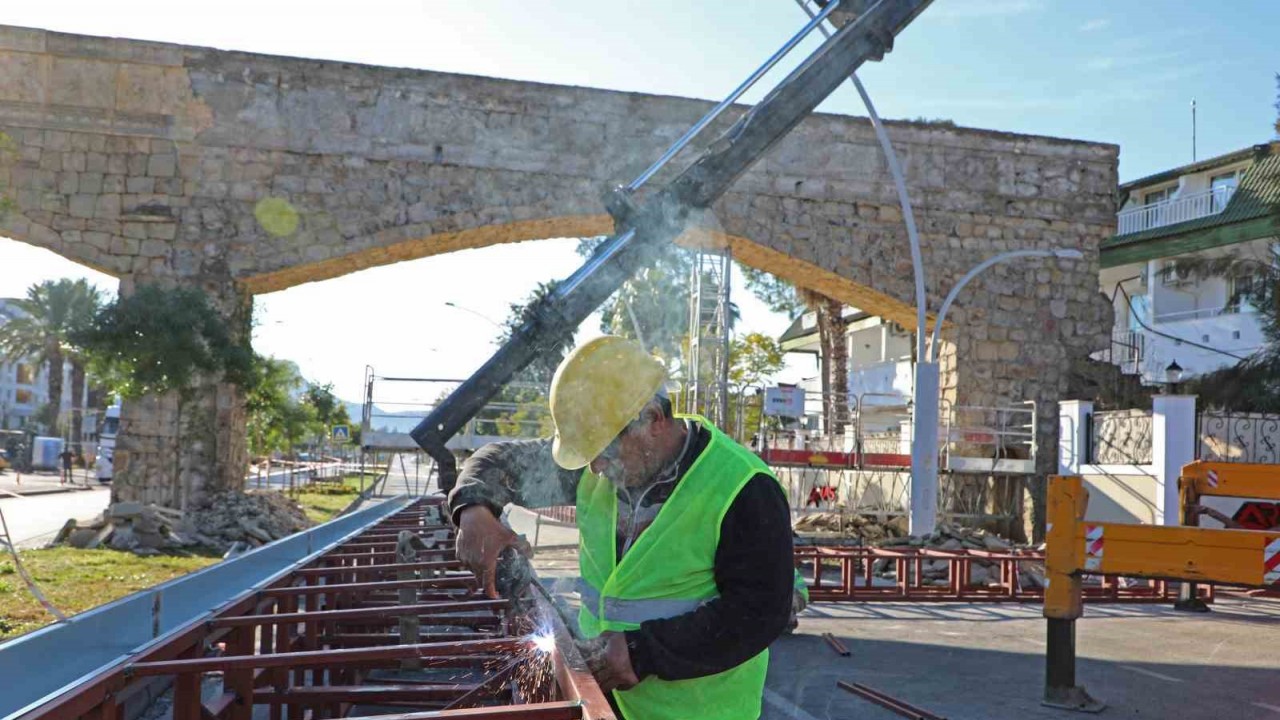 Büyükşehir Belediyesi Kemer giriş takını yeniledi