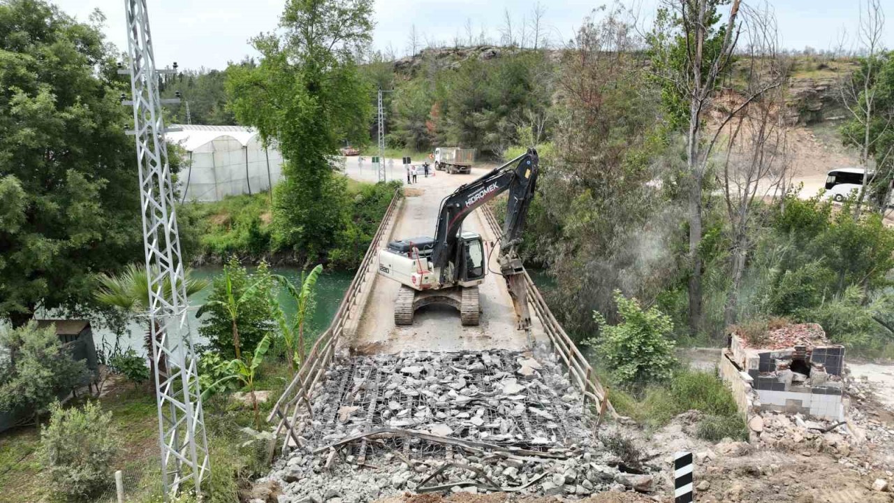 Büyükşehir Belediyesi Naras Köprüsü’nü yeniliyor