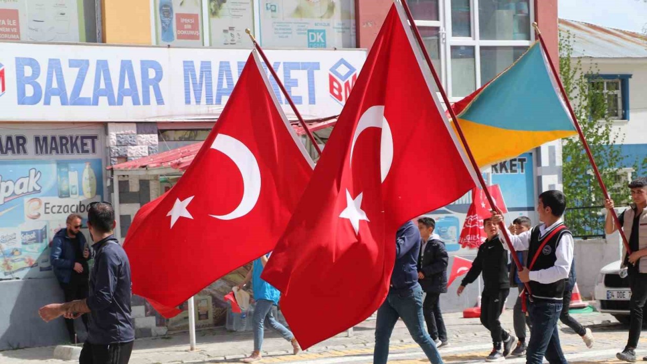 Çaldıran’da 19 Mayıs coşkusu