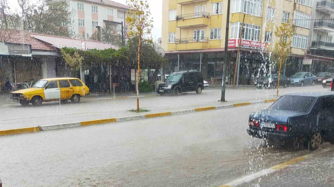 Çameli’nin ardından Kale’yi vuran dolunun verdiği zarar araştırılıyor